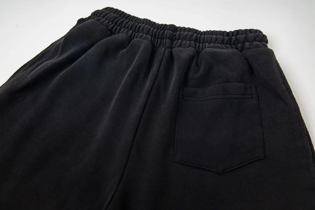P220 model number Y661 CHROME HEARTS/Chrome Hearts CH 23SS washed trousers and sweatpants, soft and comfortable, and the upper body experience is overwhelming. The pants are decorated with classic cross leather patches, which are full of design. Trousers with elastic waist and leggings, a super versatile fashion item, will definitely turn heads. A must-have treasure sweatpants. The shape is super easy and easy to wear. Both men and women can easily wear it. They are the first choice for the street, don’t miss it! ! ! size:S-XL